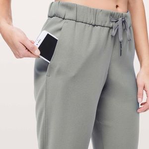 Lululemon on the fly woven crop 23”